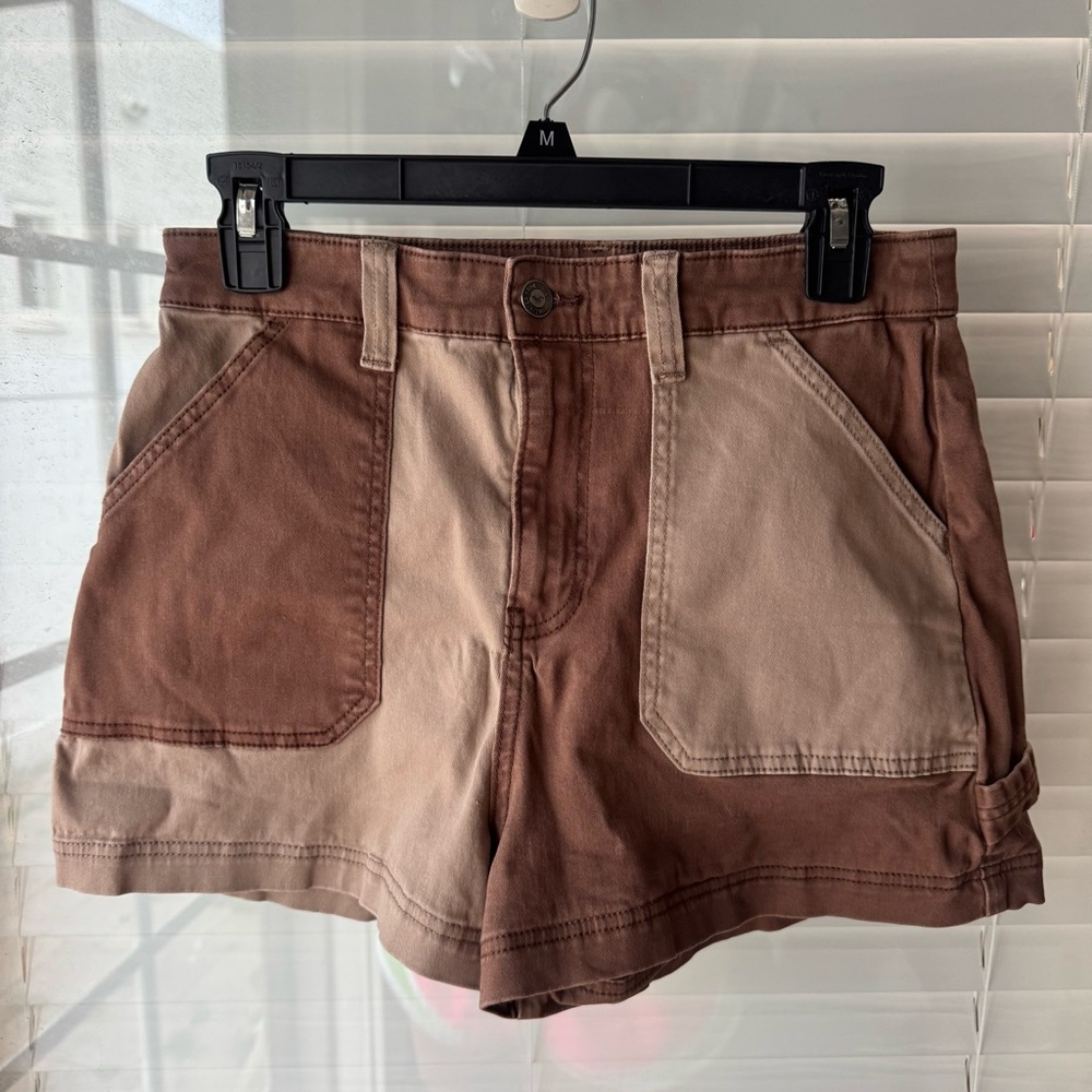 Hollister Brown and Tan Cargo Shorts Modern Color-Blocked Design